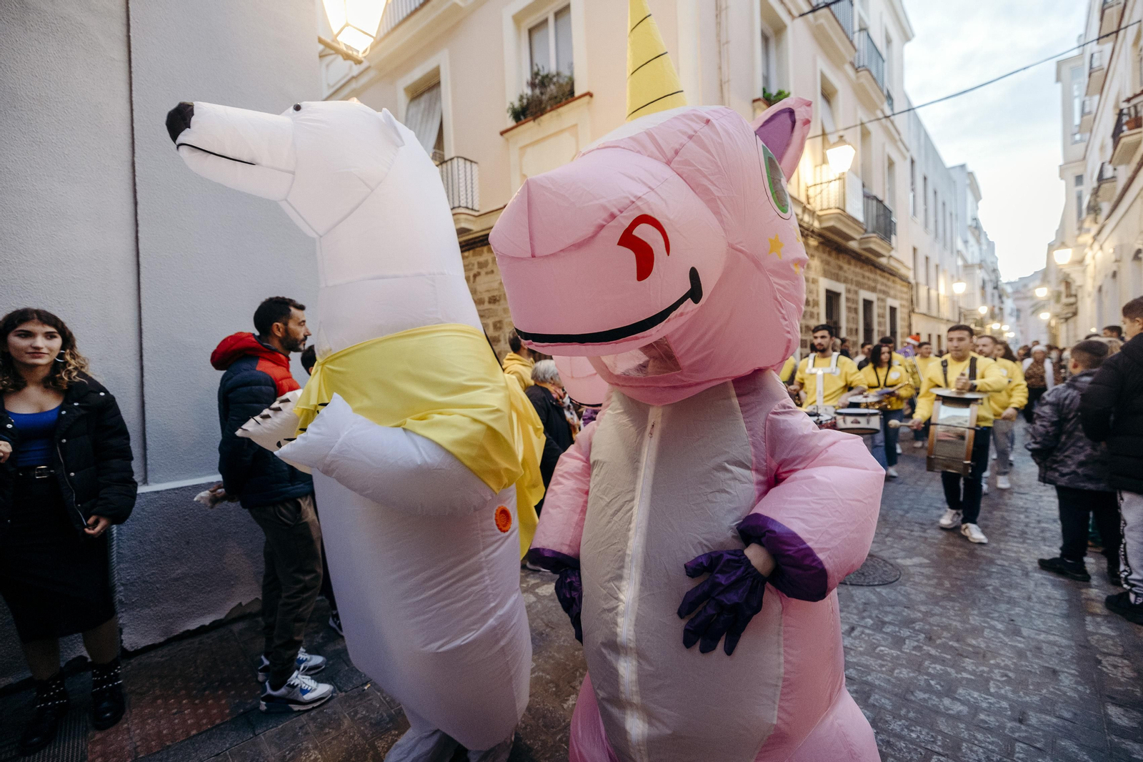 Imágenes de la cabalgata de Reyes del barrio del Mentidero