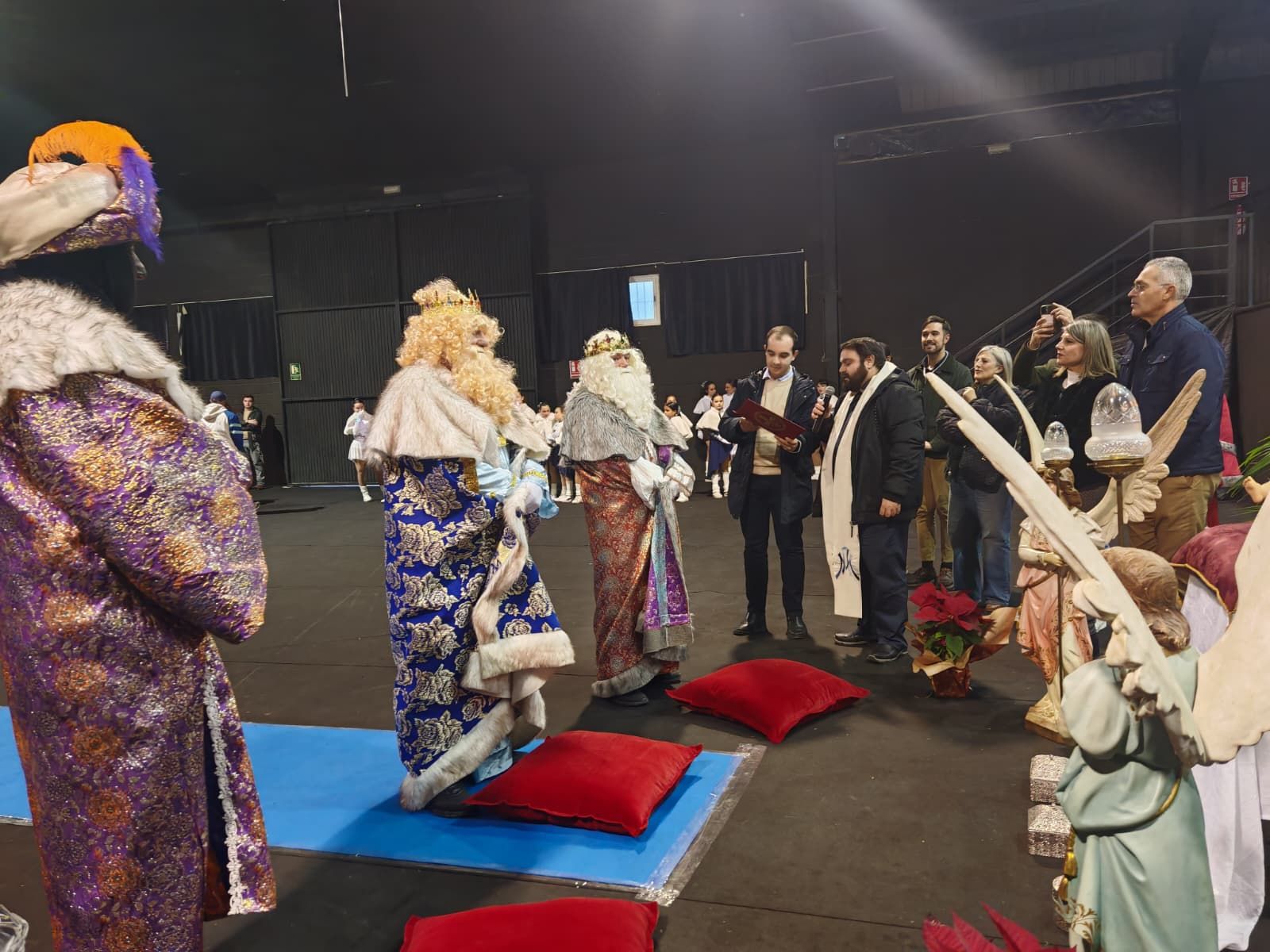 Magia y espectáculo se citan en la cabalgata más "diferente" de Olula del Río, en imágenes