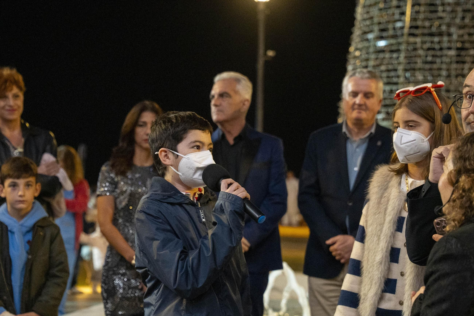 El encendido del alumbrado navideño del Hospital Universitario Torrecárdenas, en imágenes