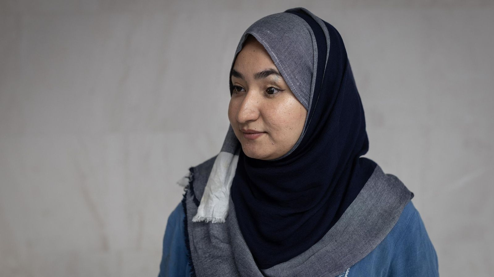 Fatima Amiri, refugiada y activista afgana, superviviente de un atentado en el que perdió el ojo izquierdo.