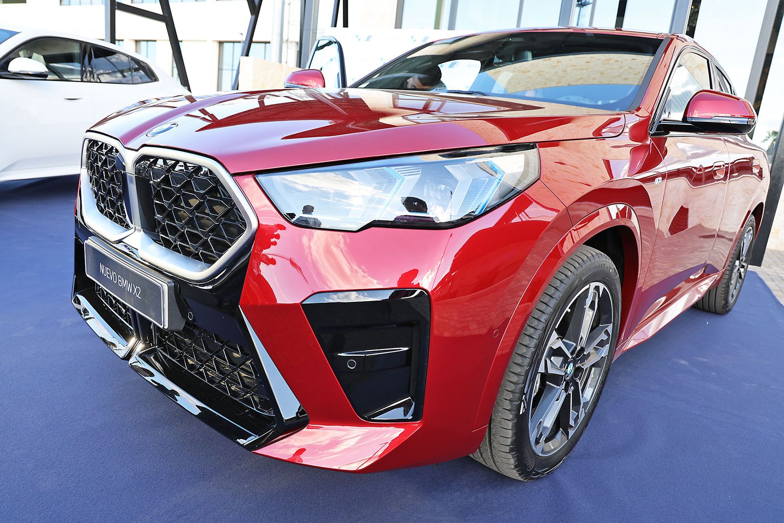 Movitransa presenta los nuevos modelos de BMW IX2 y el X2 en el complejo deportivo Lamiya