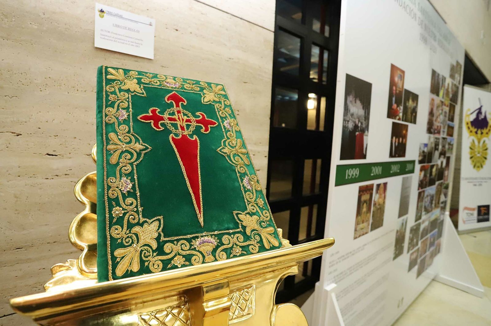 Imágenes de la exposición de la Hdad de las Tres Caídas en la Casa Colón