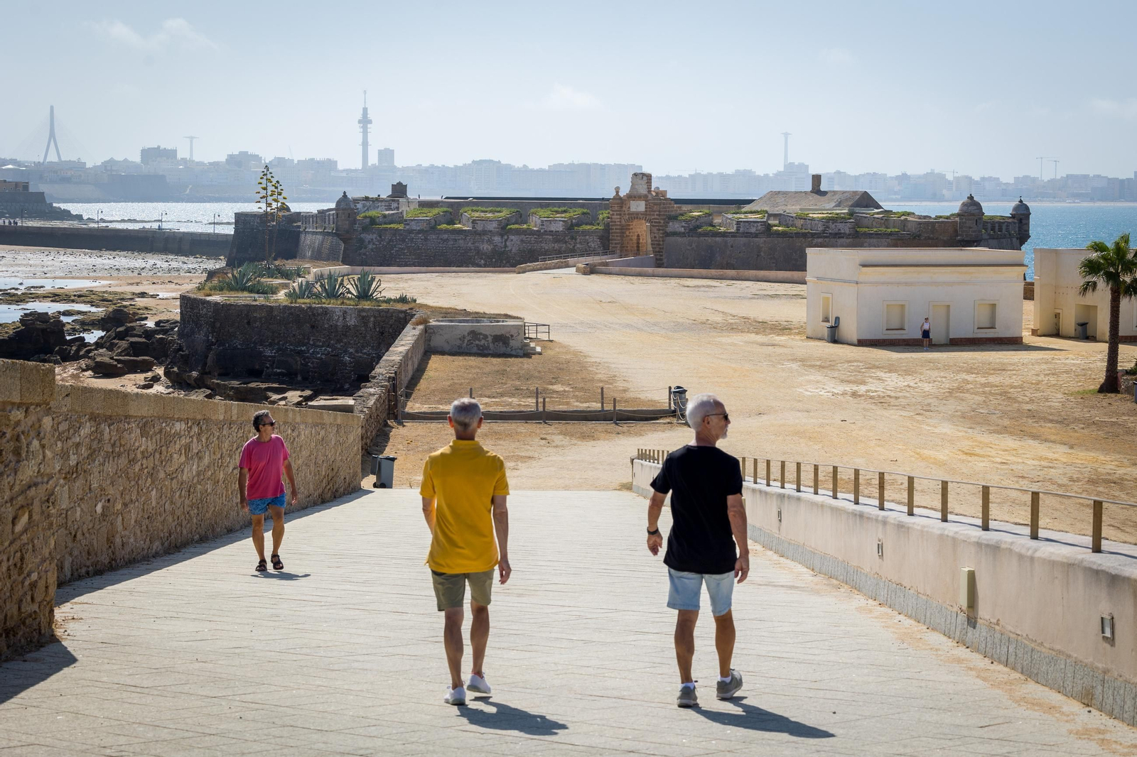 Imágenes del estado del castillo de San Sebastián de Cádiz