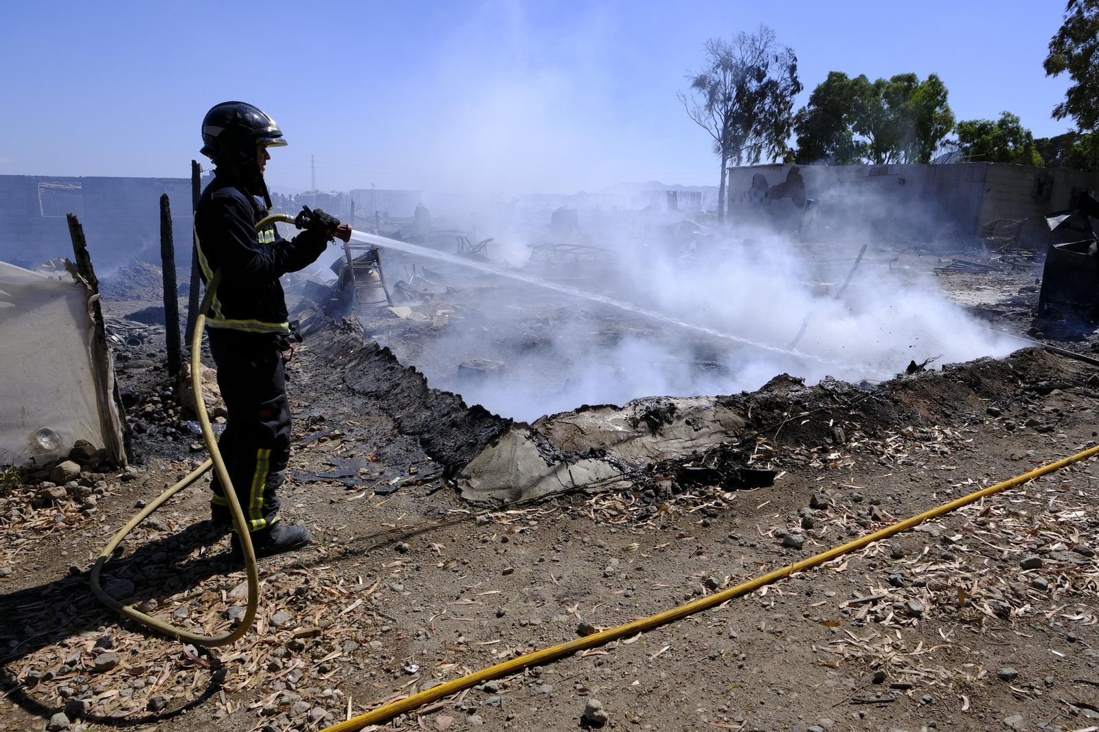 Fotogalería incendio asentamiento de chabolas en Atochares-Níjar (Almería)