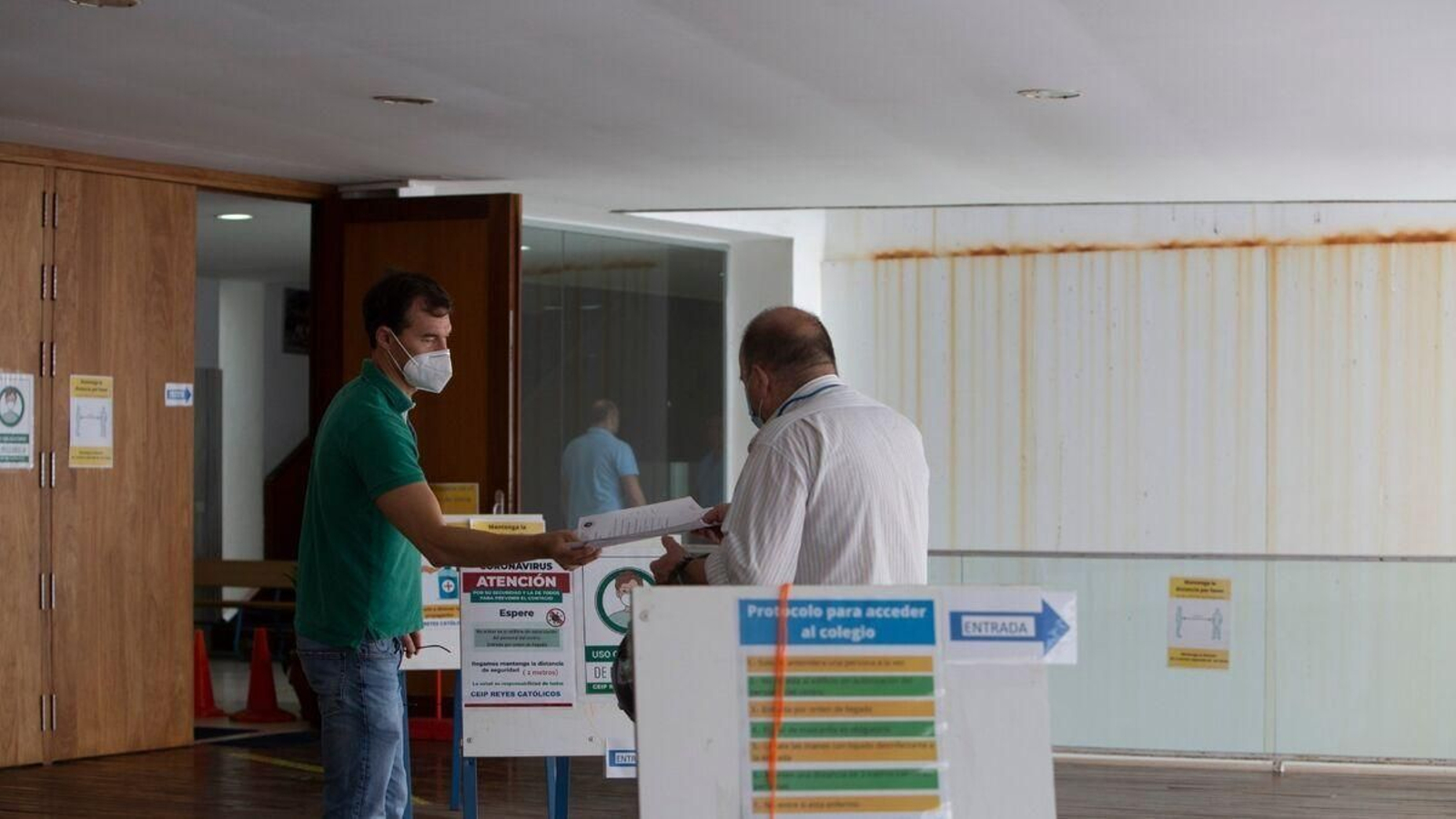 Proceso de matriculación para el curso 2020-21 en el CEIP Reyes Católicos de Cádiz.