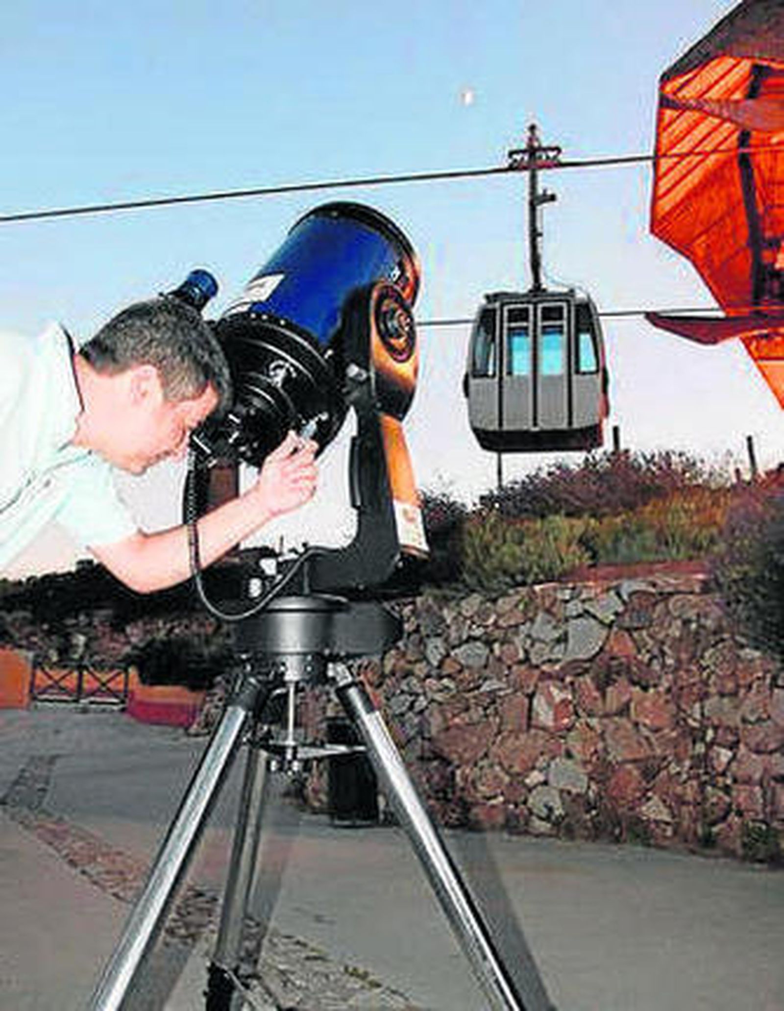 Telescopios junto al teleférico.
