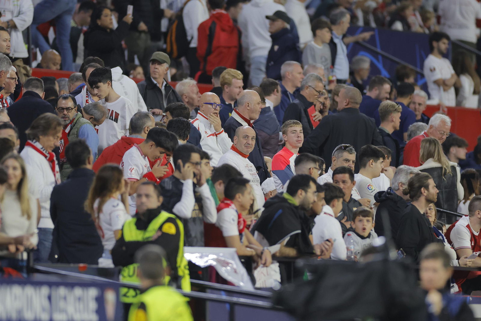 Búscate en las fotos del Sevilla-Arsenal