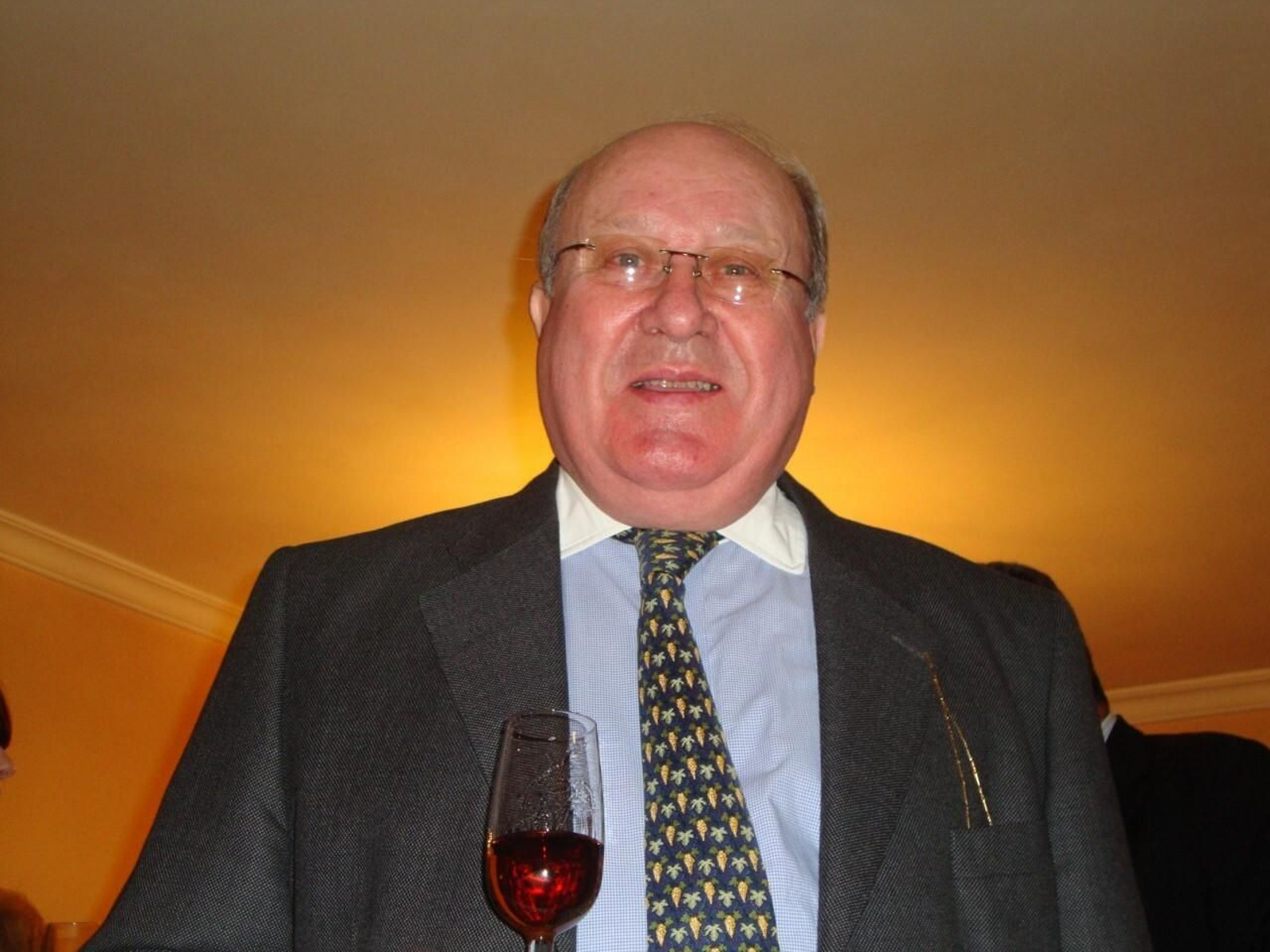 Peter Dauthieu, presidente y fundador del importador de vinos británico Ehrmanns. Peter Dauthieu, presidente y fundador del importador de vinos británico Ehrmanns.