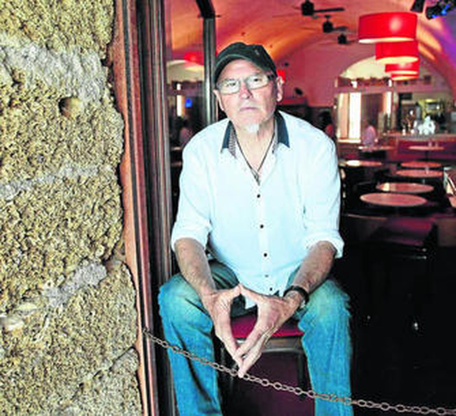 El músico Pepe Roca, hace unos días en el establecimiento gaditano El Pelícano MusiCafé.