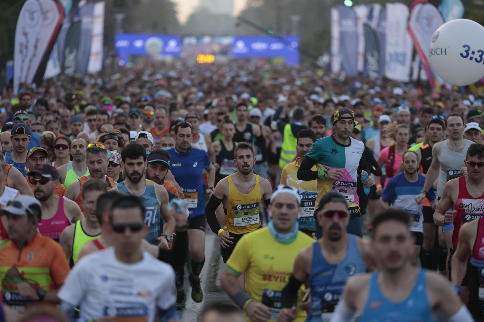 Las imágenes de la Maratón de Sevilla 2022 (1)