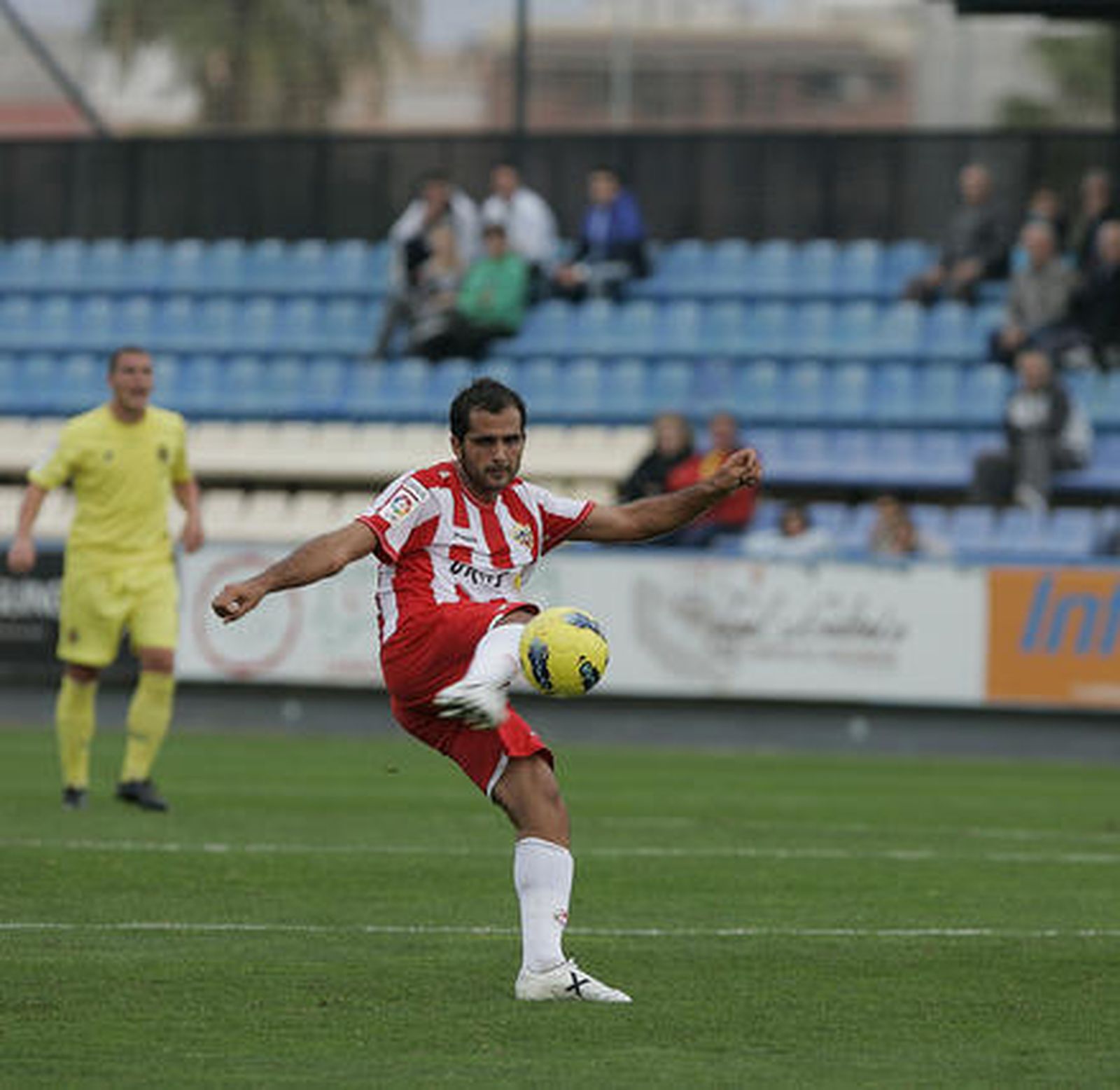 El Almería se deja remontar ante el Villarreal B (2-1). / LOF