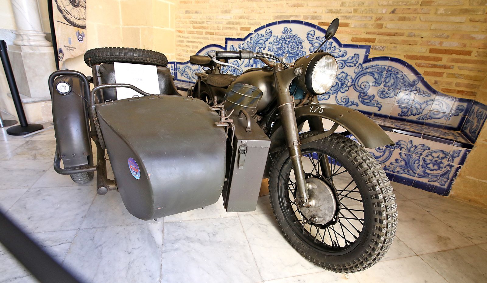 Imágenes de la ' Exposición de Motos Clásicas' en los Claustros