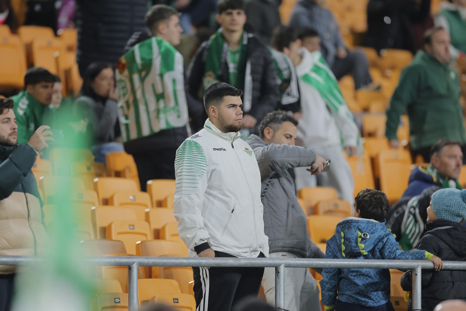 Búscate en las fotos del Betis - Utrecht