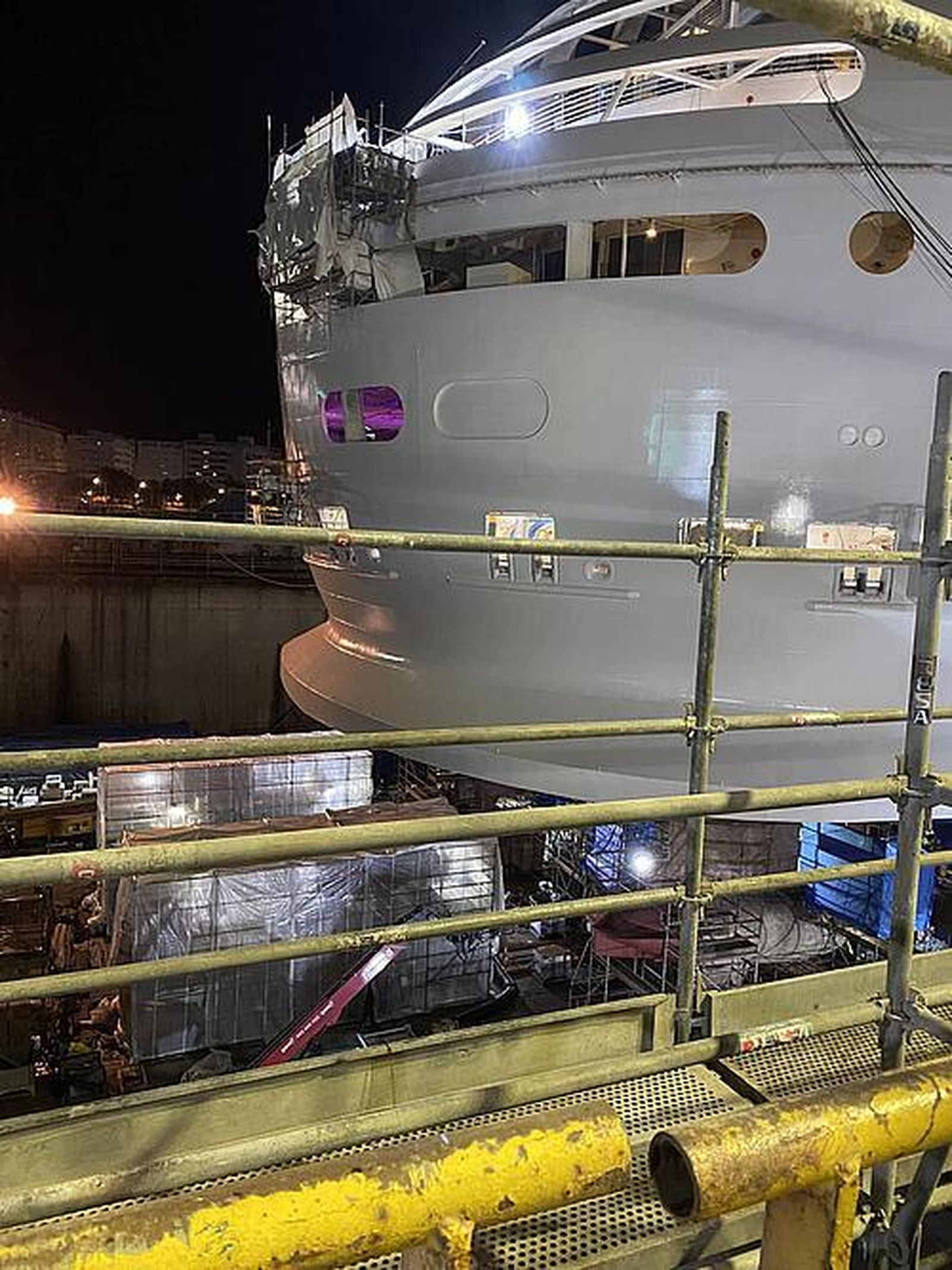 Imágenes del crucero Mariner of the Seas, durante su reparación en Navantia-Cádiz