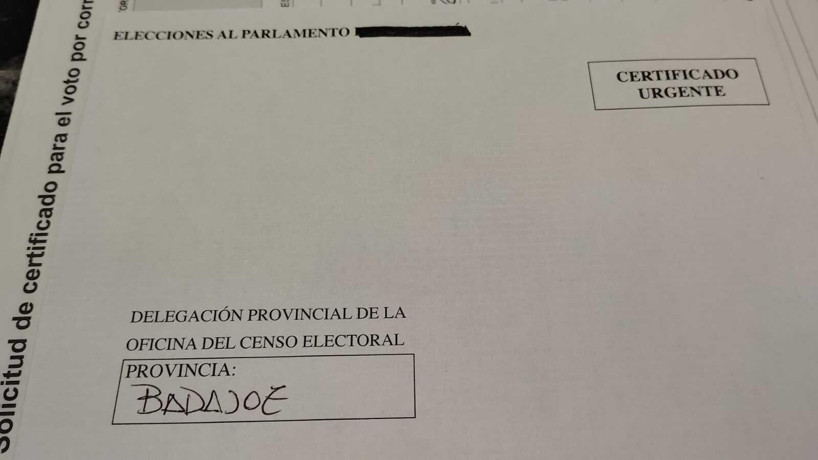 Sobre de la solicitud de voto por correo para las elecciones de Extremadura entregado en Córdoba.