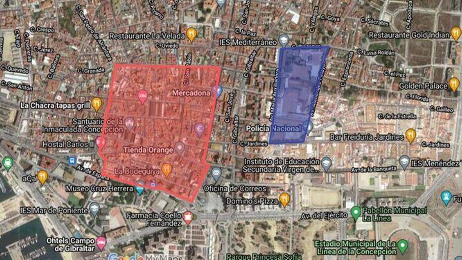 En rojo, la propuesta de zona de bajas emisiones. En azul, la supermanzana de centros escolares de La Línea En rojo, la propuesta de zona de bajas emisiones. En azul, la supermanzana de centros escolares de La Línea