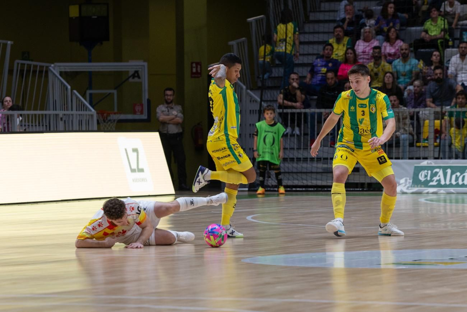 Las mejores fotos de la goleada del Jaén Paraíso Interior FS ante Industrias Santa Coloma