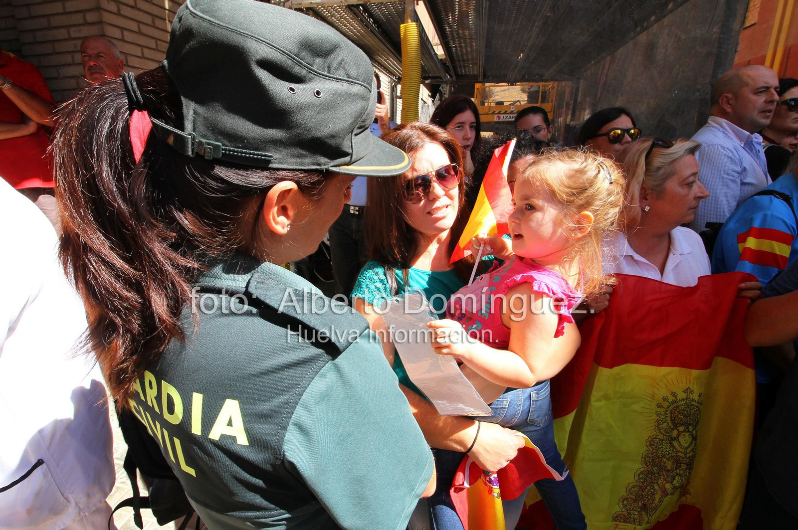 Imágenes de la expedición de Guardias Civiles de Huelva rumbo a Cataluña.