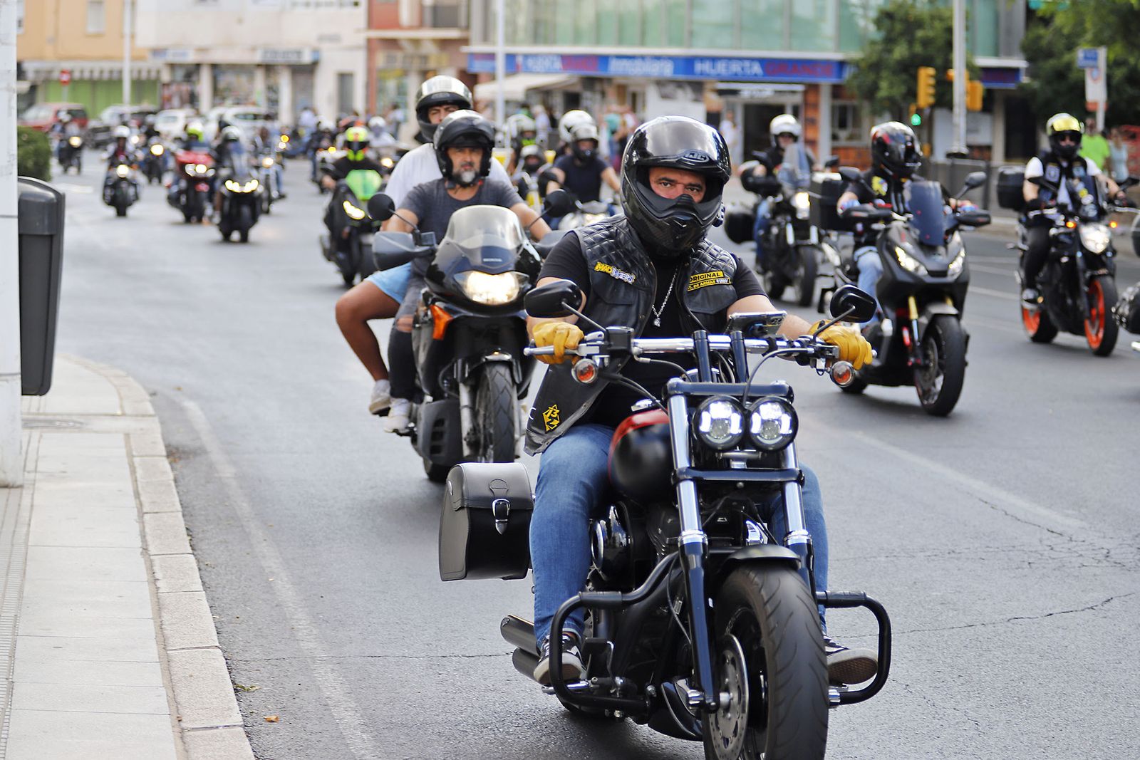 Las motos del club Descubridores toman las calles de Huelva