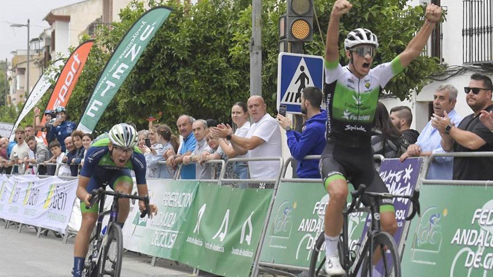 Llegada al sprint de la prueba sub23-élite-máster 30 masculina de ruta.