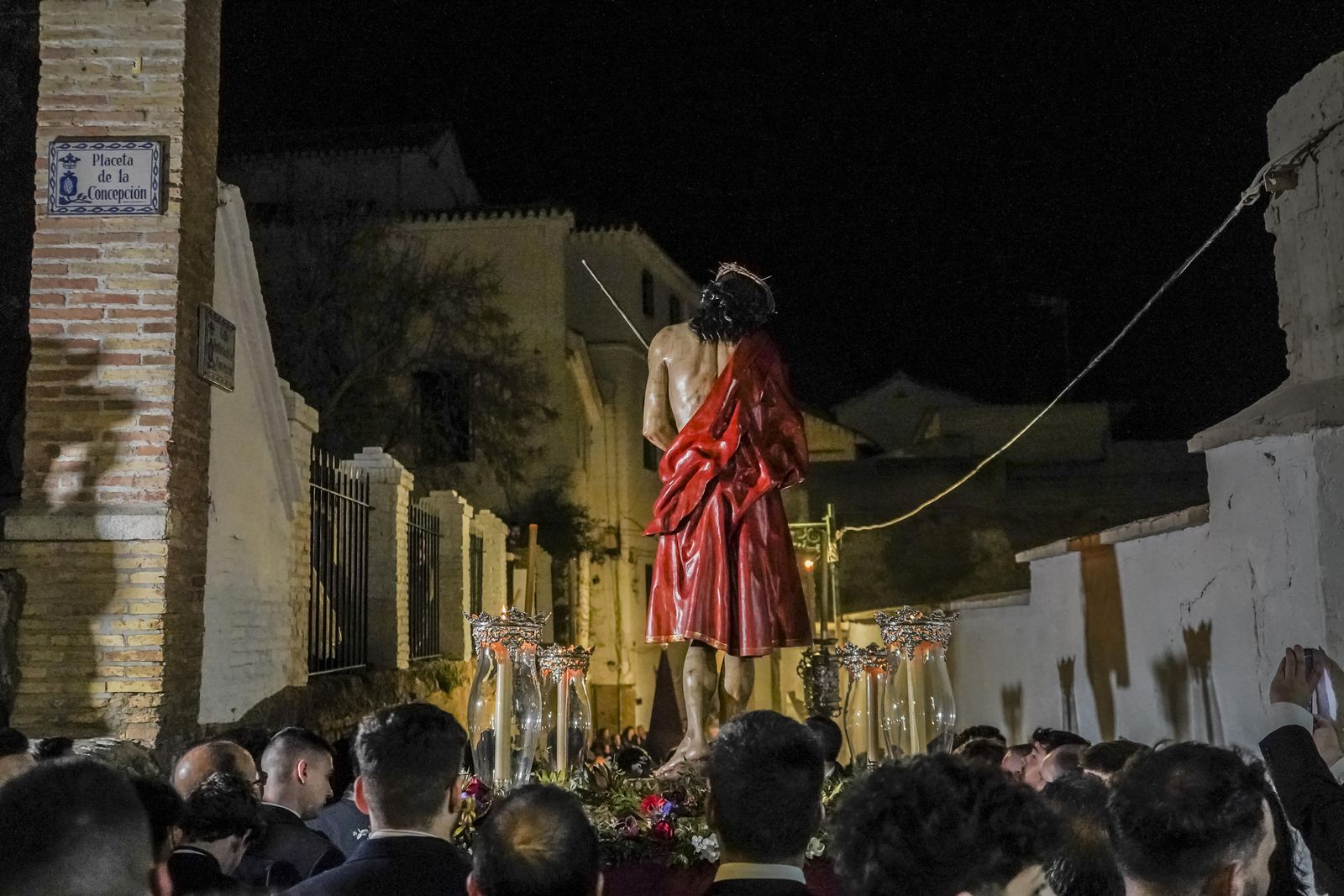 El Señor de la Sentencia, en vía crucis, a los pies de la Alhambra