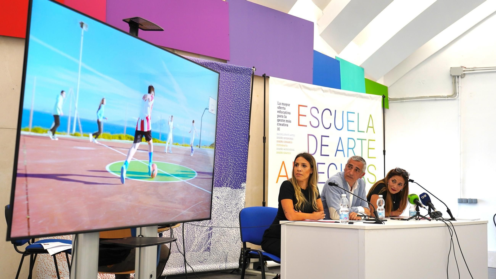Fotos de la presentación de la campaña de abonados del Algeciras C.F en la Escuela de Arte de Algeciras