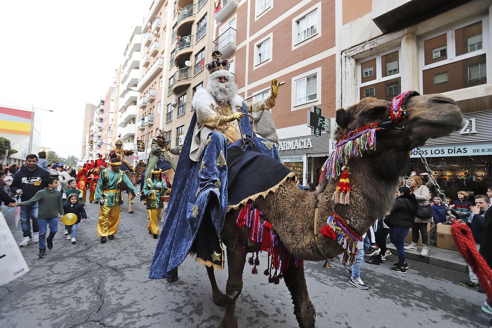 Imágenes de la mágica llegada de los Reyes Magos y la Estrella de la Ilusión a Huelva en barco