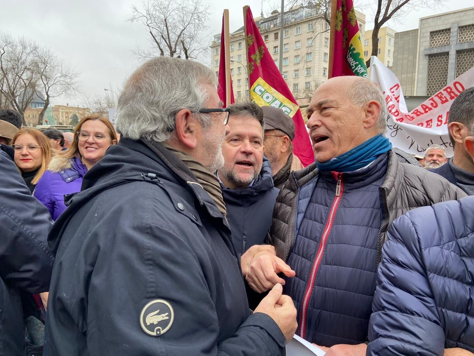 Vea en imágenes la concentración de los regantes ante el recorte del trasvase del Tajo-Segura