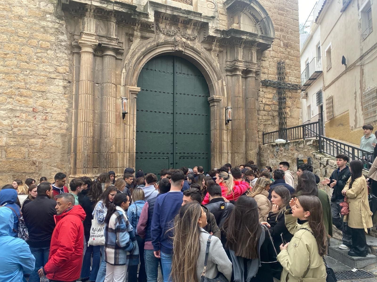 En imágenes: La lluvia suspende el Lunes Santo en cuestión de horas