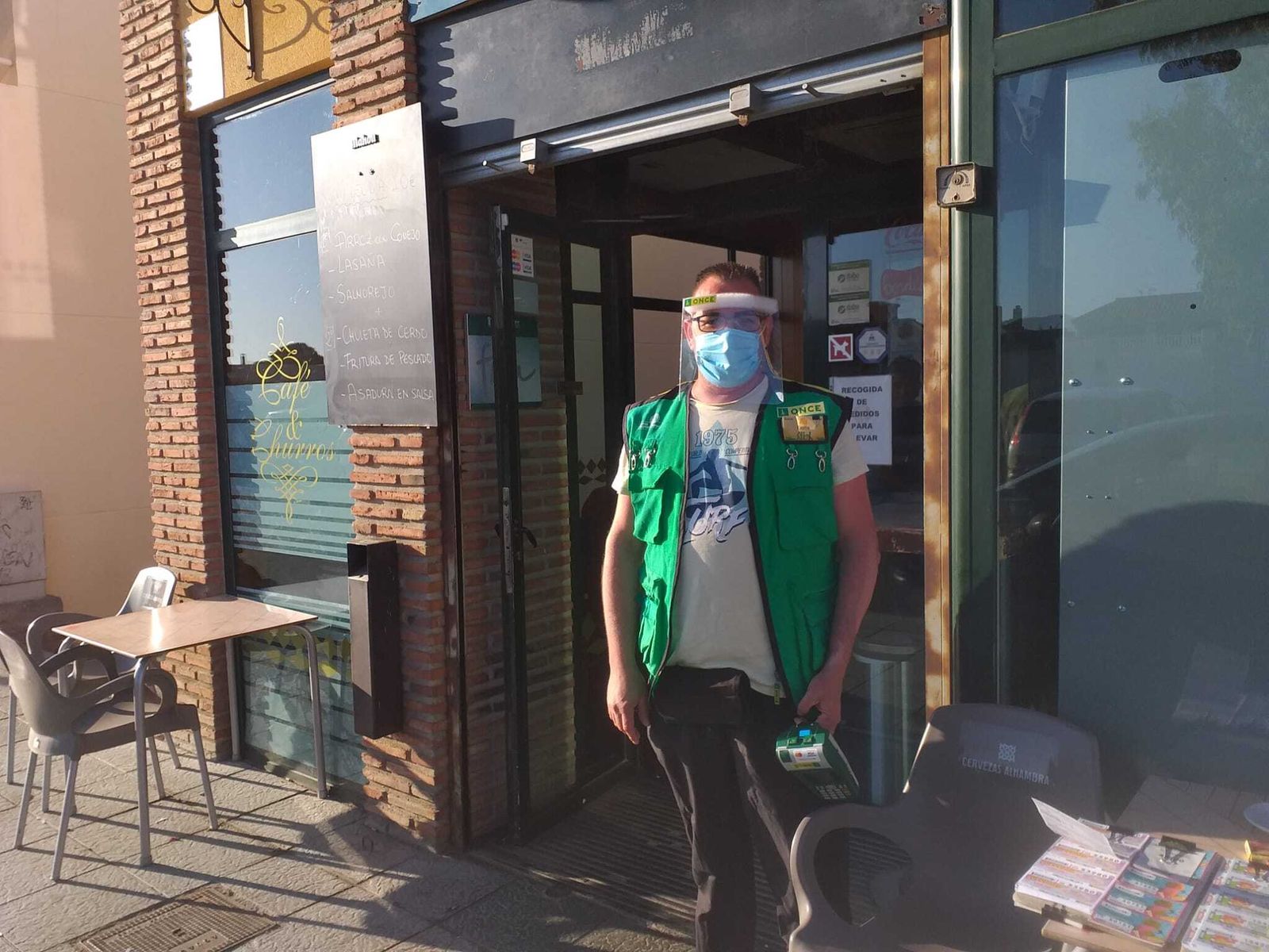 Emilio Gabriel Carrión es el vendedor de la ONCE que repartió la suerte