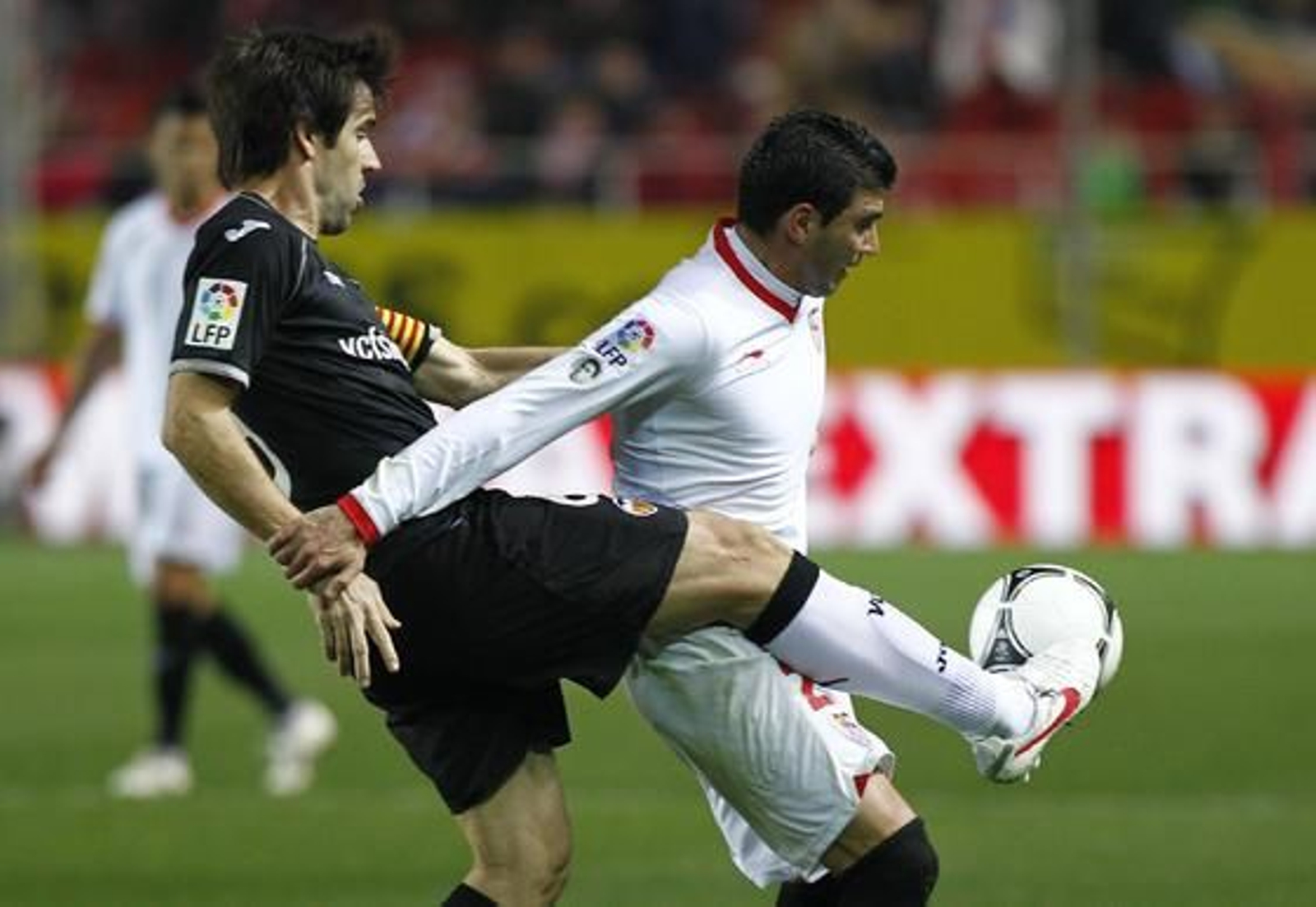 El Sevilla no puede remontar al Valencia en el Sánchez Pizjuán y queda eliminado de la Copa del Rey (2-1). / Antonio Pizarro