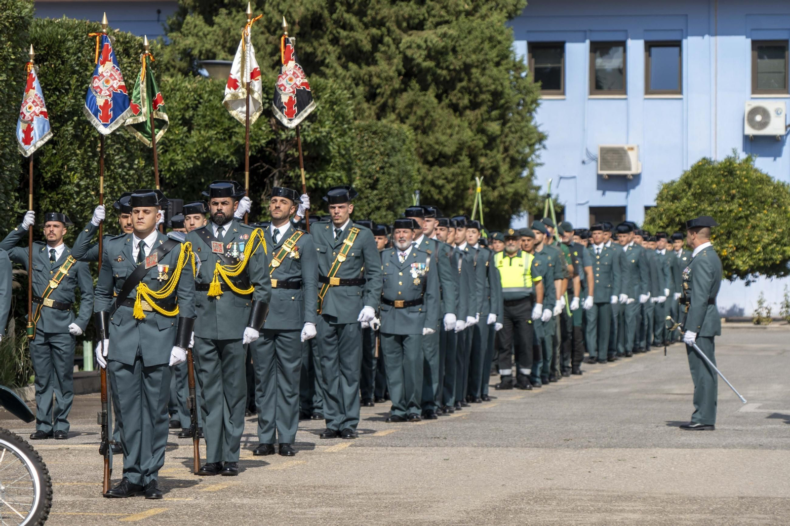 Fotos: emoción, homenajes y medallas en la Guardia Civil de Granada para festejar a su Patrona