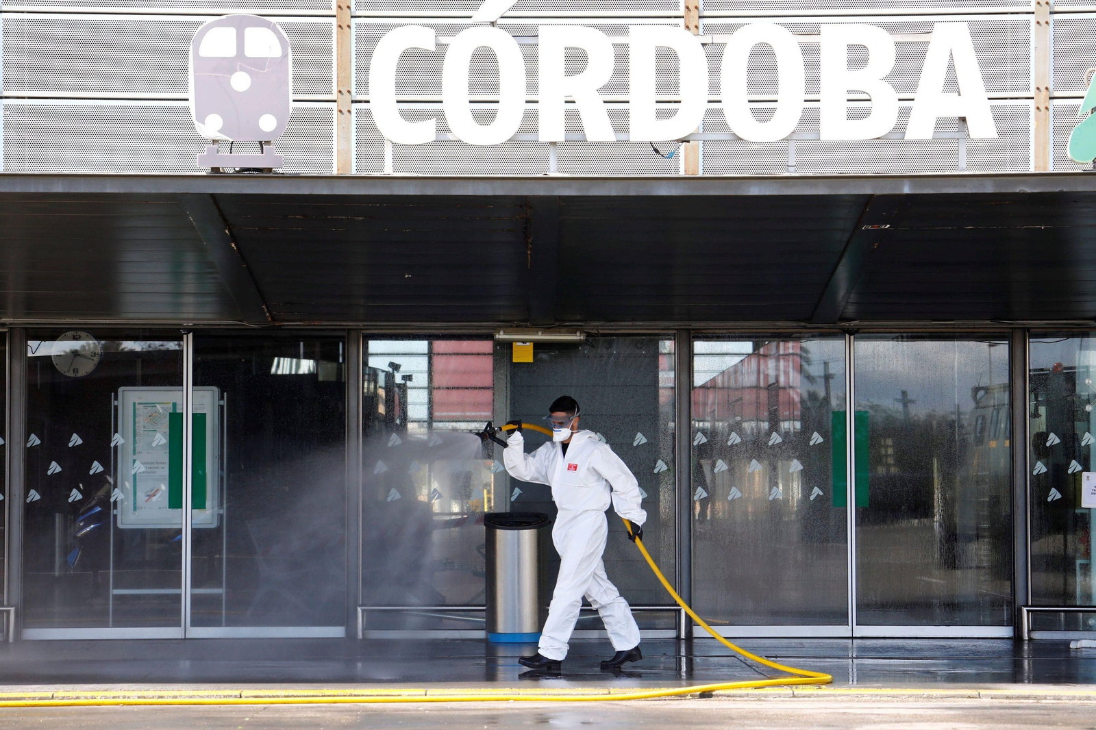 Desinfección de la estación de trenes de Córdoba. Desinfección de la estación de trenes de Córdoba.