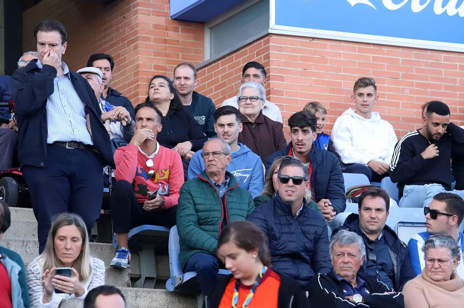 Imágenes del ambiente en las gradas del Nuevo Colombino