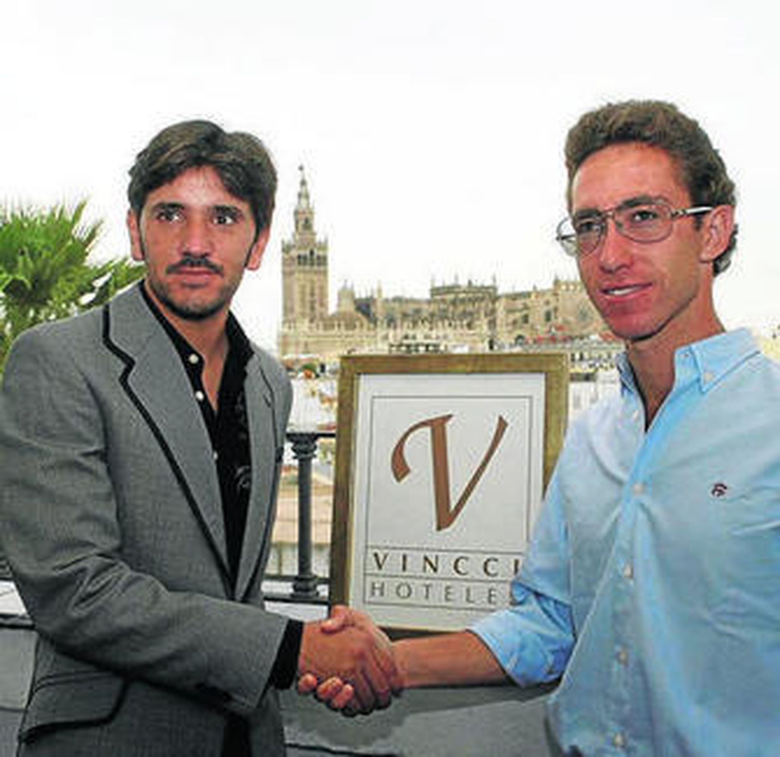 Ventura y Hernández, apretón de manos antes del mano a mano.