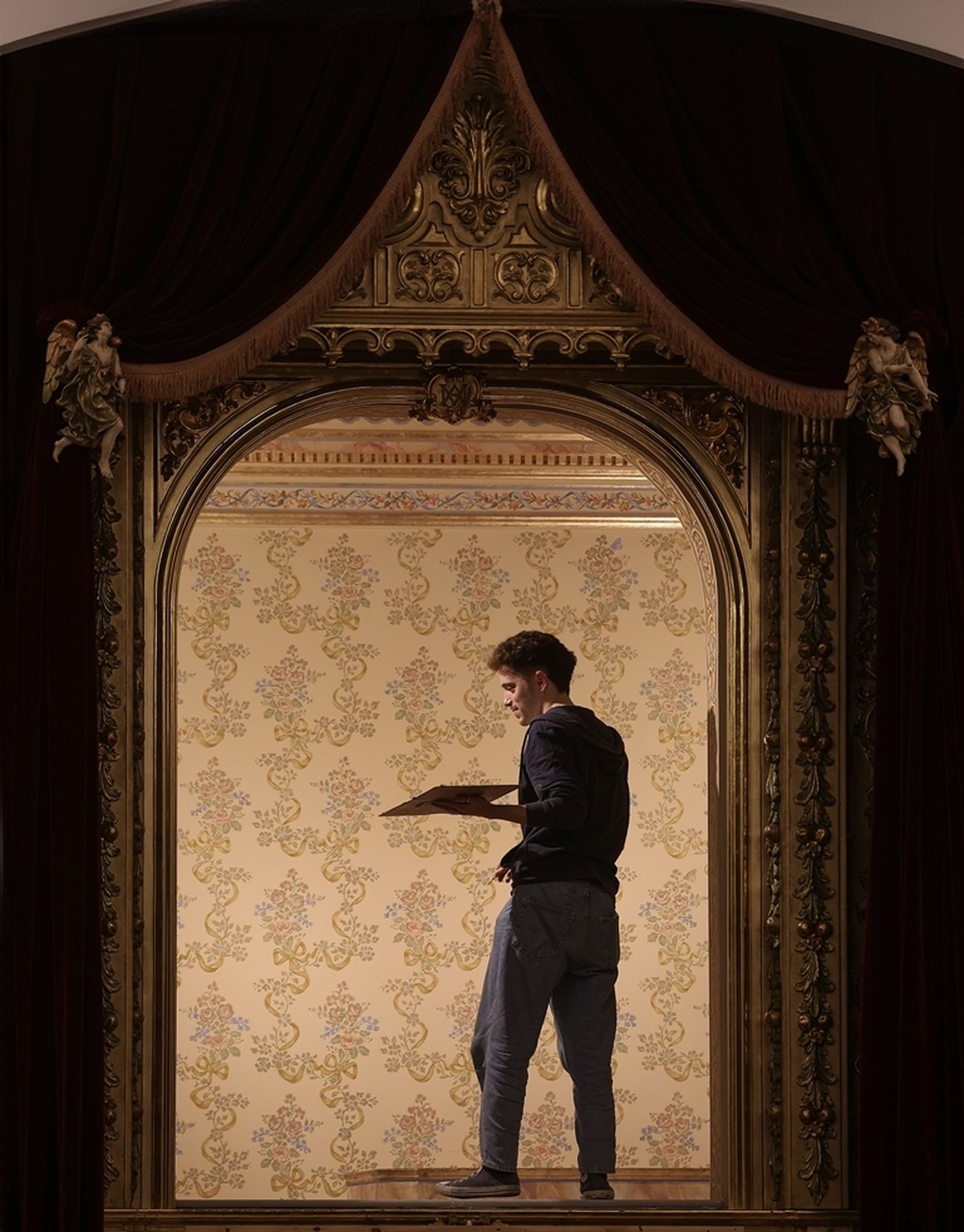 Terriza pintando el camarín