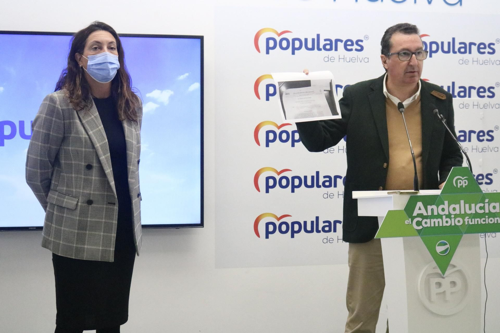 Manuel Andrés González y Loles López. Manuel Andrés González y Loles López.