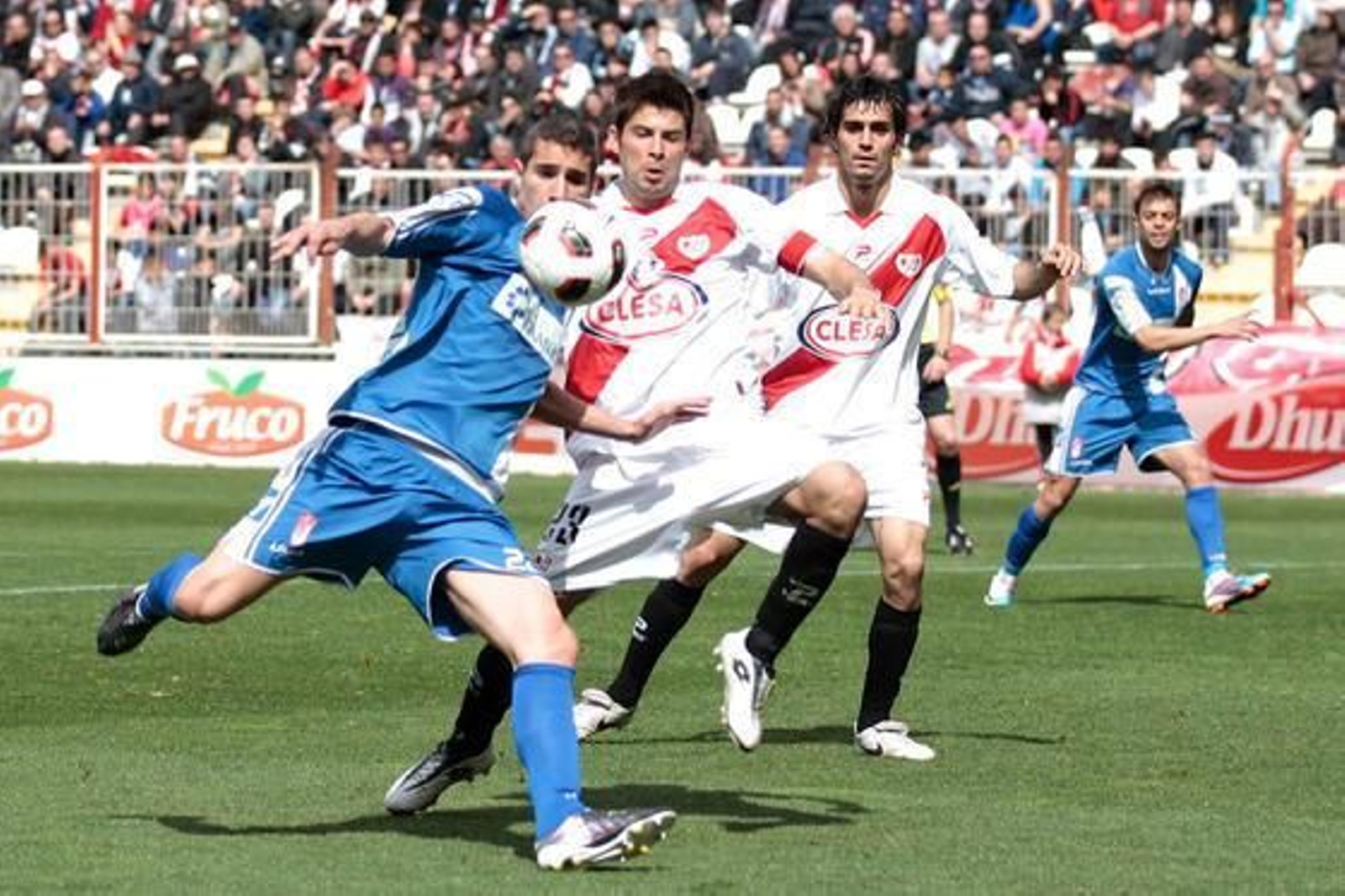 Geijo se dispone a enganchar una volea. / LOF