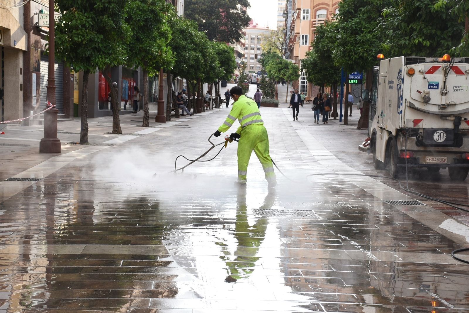Imágenes del viernes 19 de abril en Huelva