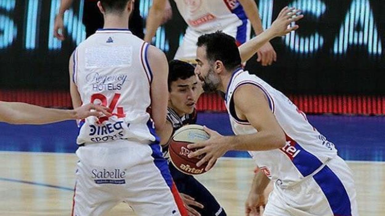 Carlos Cabezas, en un partido con Nacional. Carlos Cabezas, en un partido con Nacional.