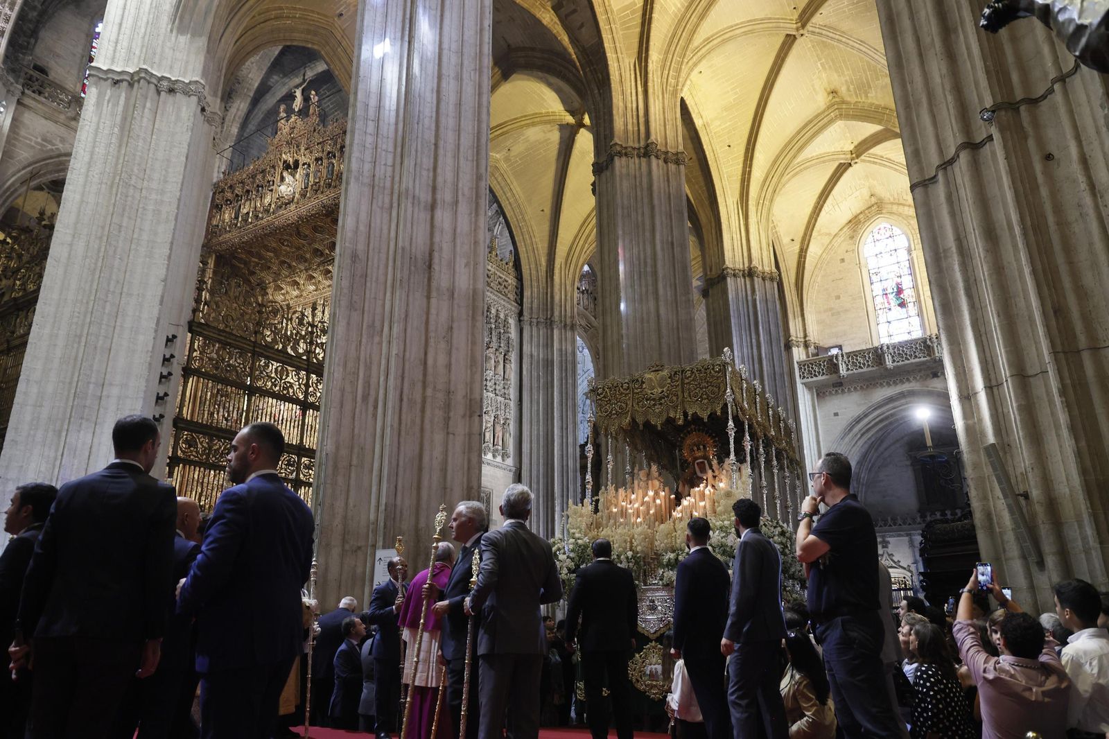 las imágenes de la procesión de la Esperanza de Triana a la Catedral