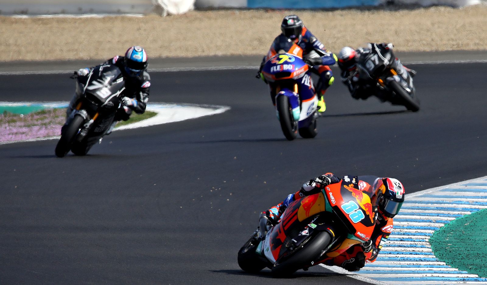 Imágenes de los entrenamientos de Moto2 y Moto3