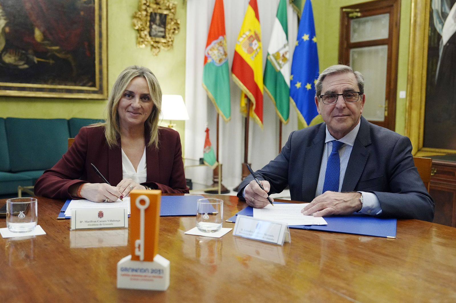 Imagen de la firma de renovación de la Oficina Municipal de Apoyo ante la Ocupación Ilegal de Viviendas