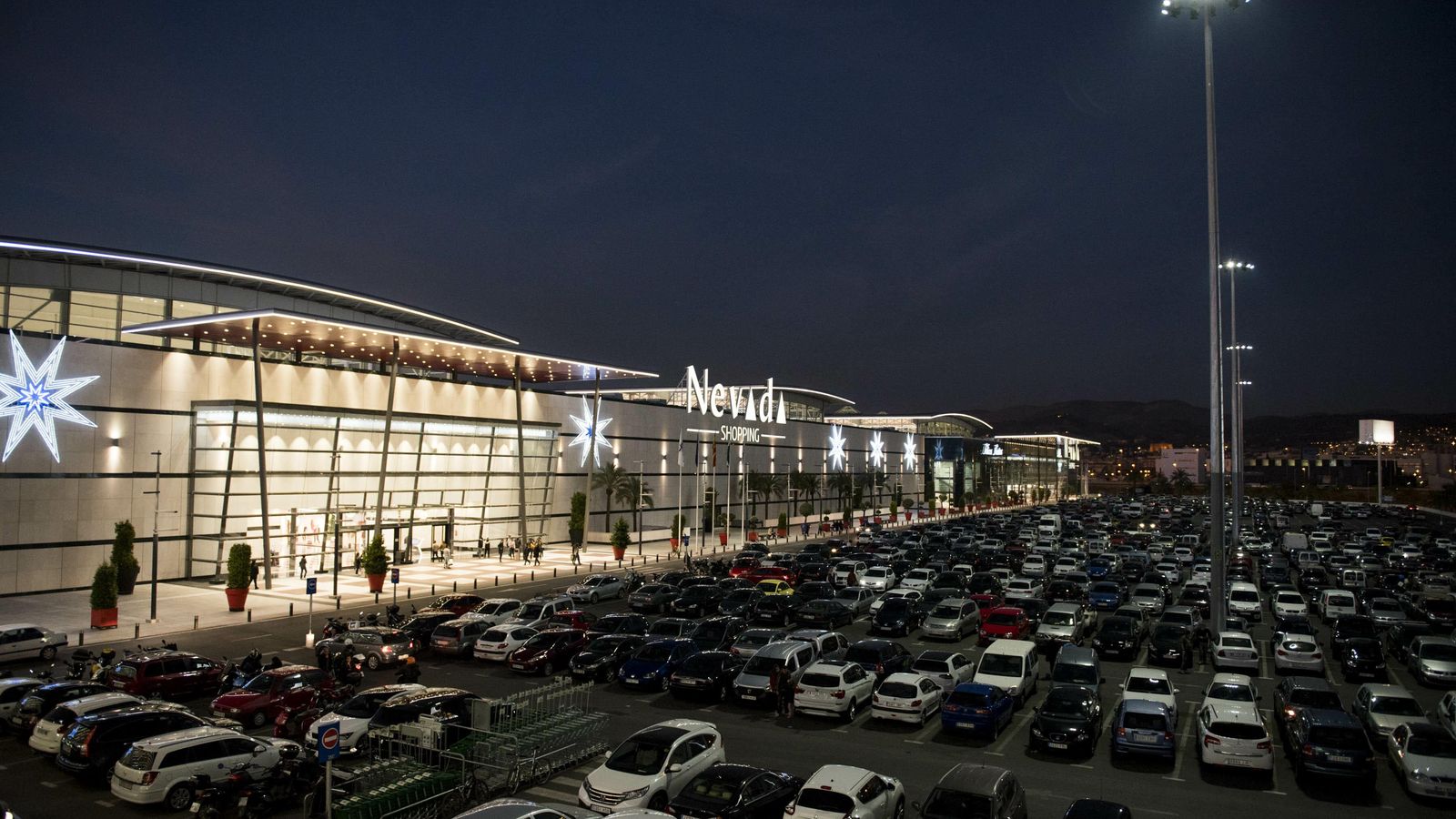 El comercial Nevada, el punto negro de Granada