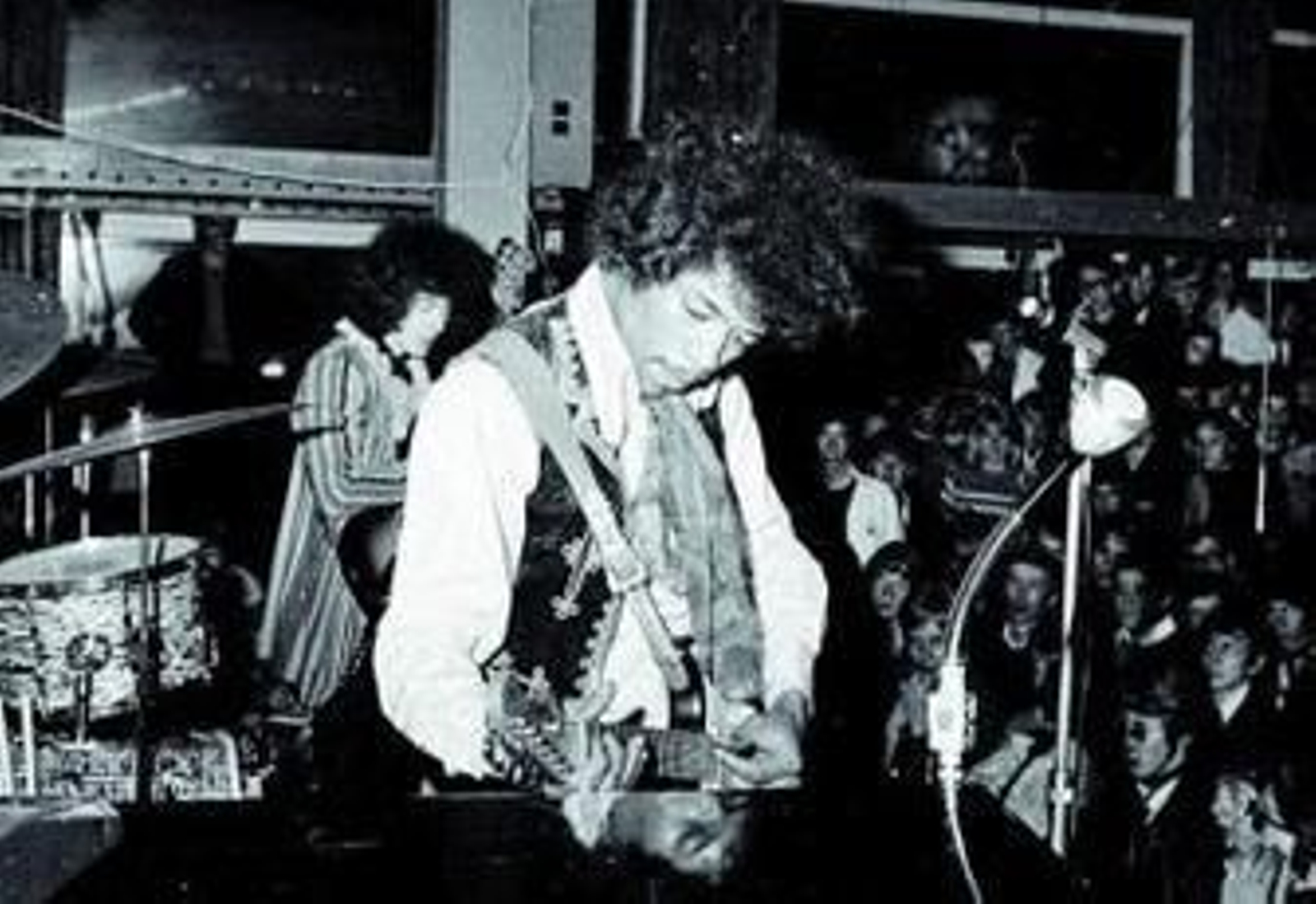 La última guitarra quemada de Jimi Hendrix sale a subasta