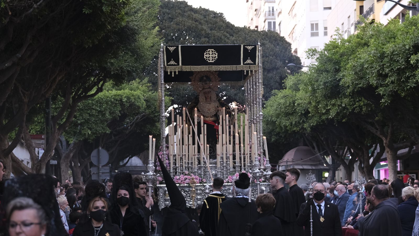 Procesión del Santo Entierro en Almería, en imágenes.