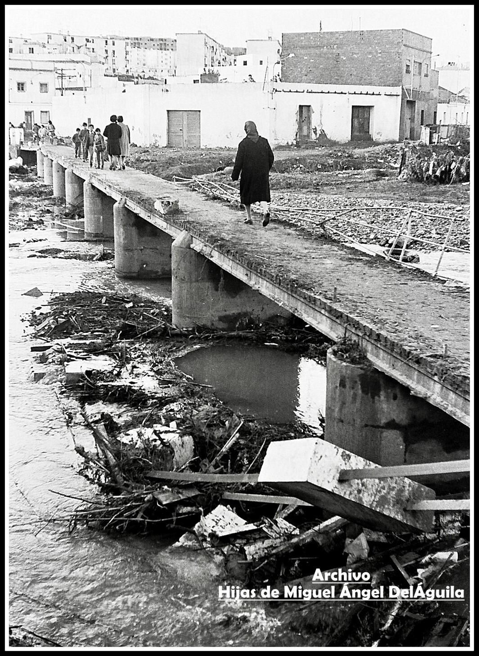 La inundación del 13 de enero de 1970 en el puente del Rancho.