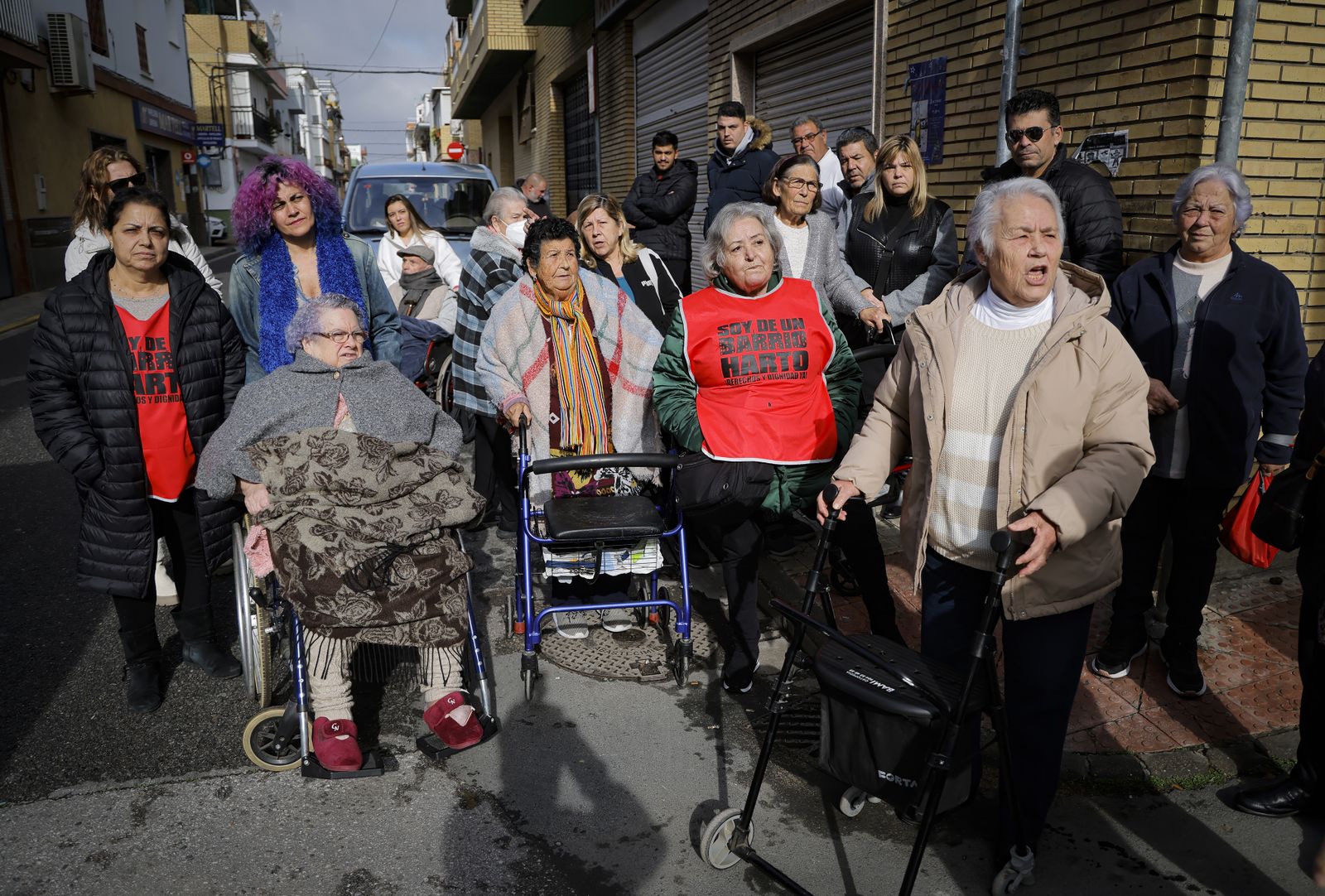 Vecinos de Palmete protestan por el corte continuado de la luz, todas las fotos