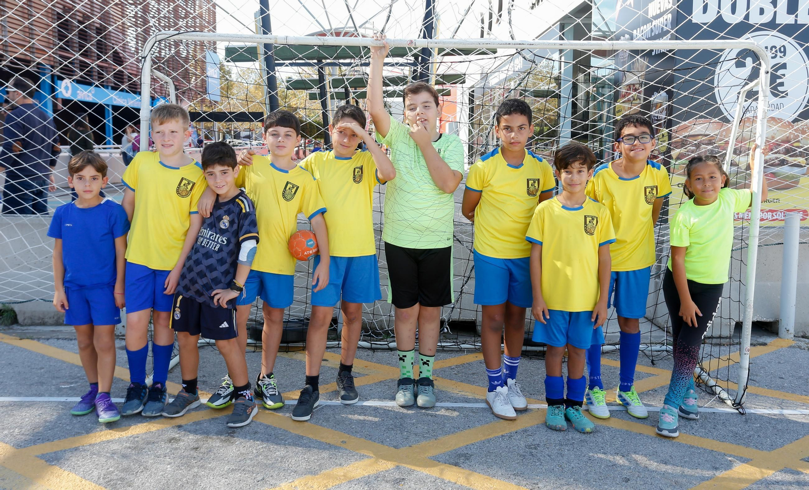 Las fotos de la II jornada de balonmano calle de Bahía Plaza, en Los Barrios