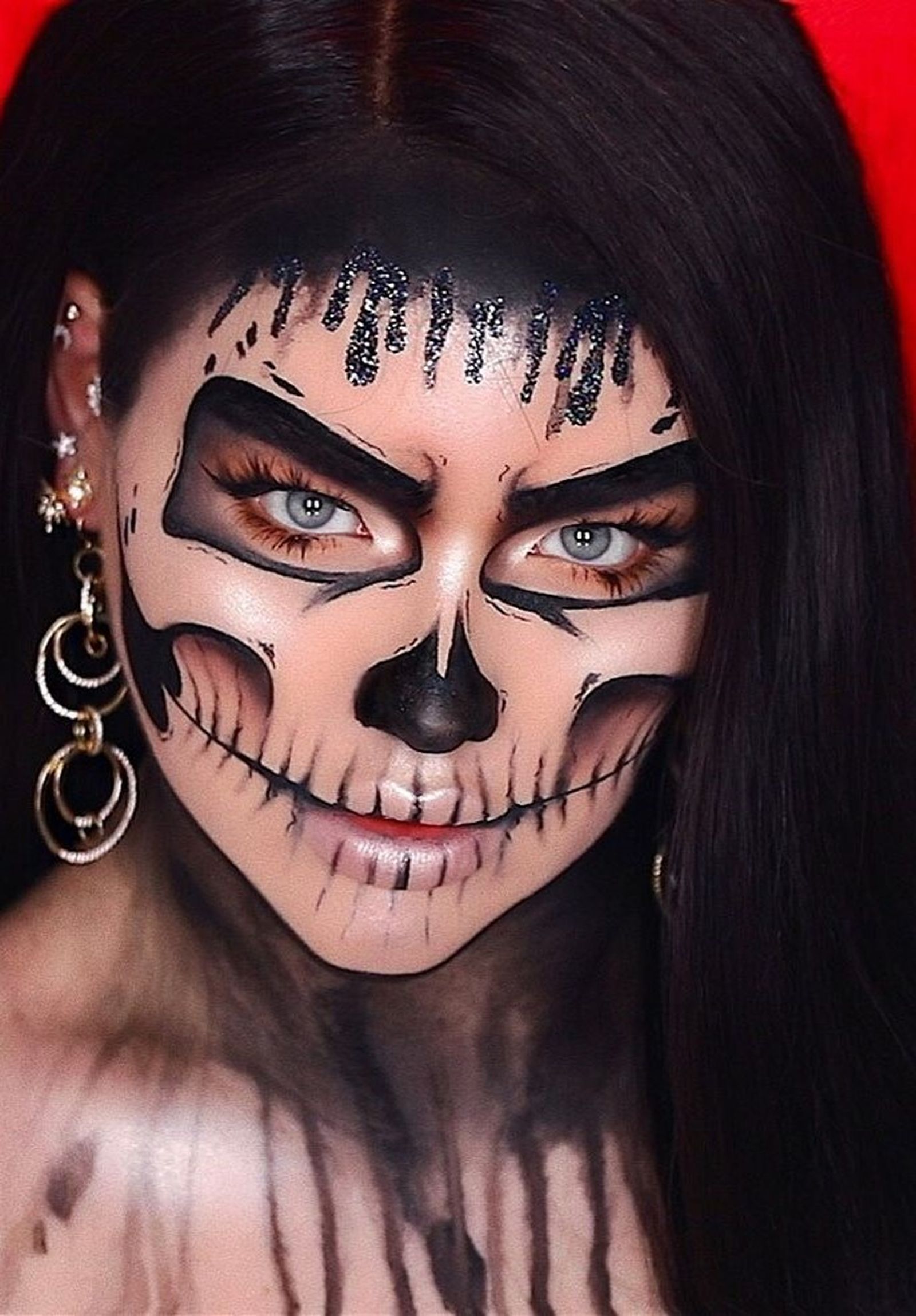 Maquillaje de calavera de @nikkietutorials